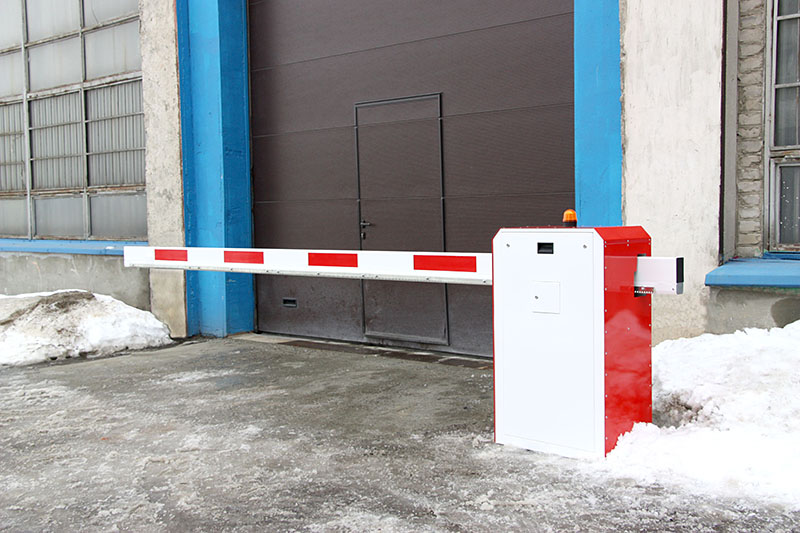 Антивандальный откатной шлагбаум