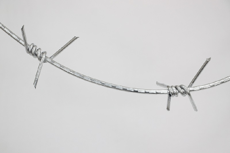 Проволока колючая одноосновная рифленая